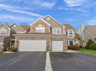 647 Kingsbridge Dr, Carol Stream, IL 60188