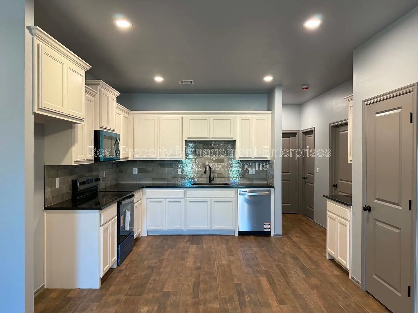 4 bed, 3.0 bath, 1757 sqft, $2,199 — Photo 3