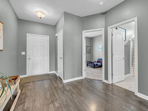 4th image of 209 Windyhill St