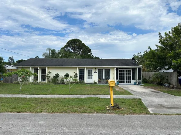 931 Canal Cir, Sebastian, FL 32958