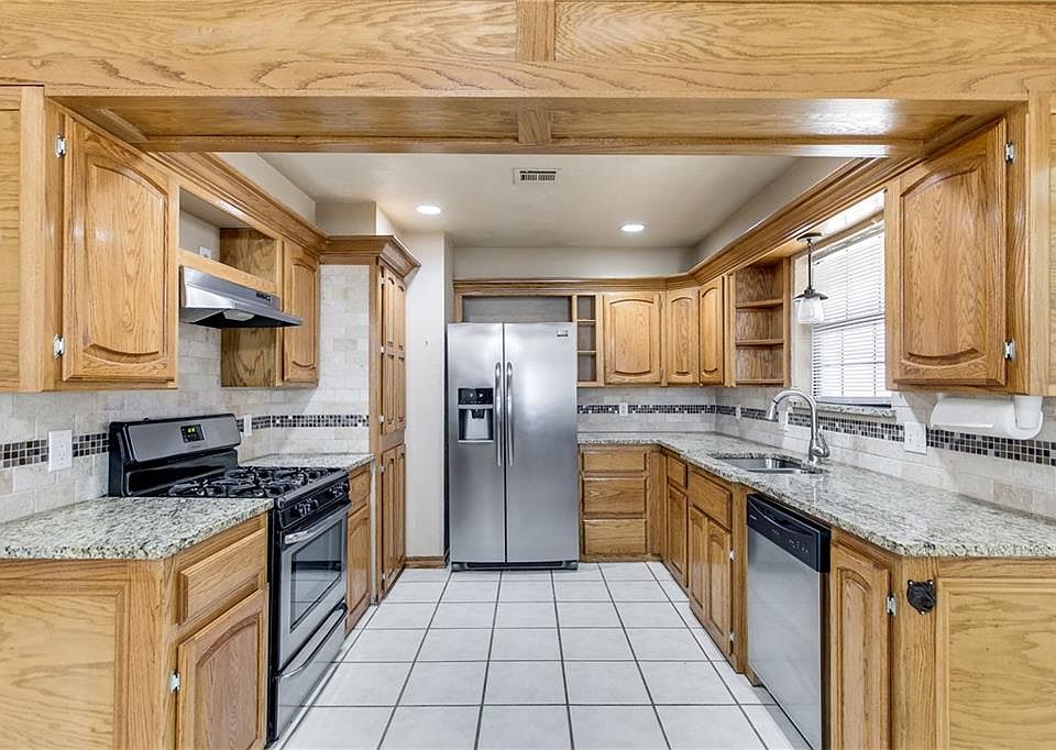 1st image of 524 Cross Timbers Dr