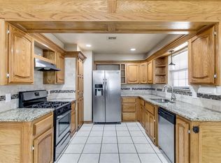 524 Cross Timbers Dr, Moore, OK 73160