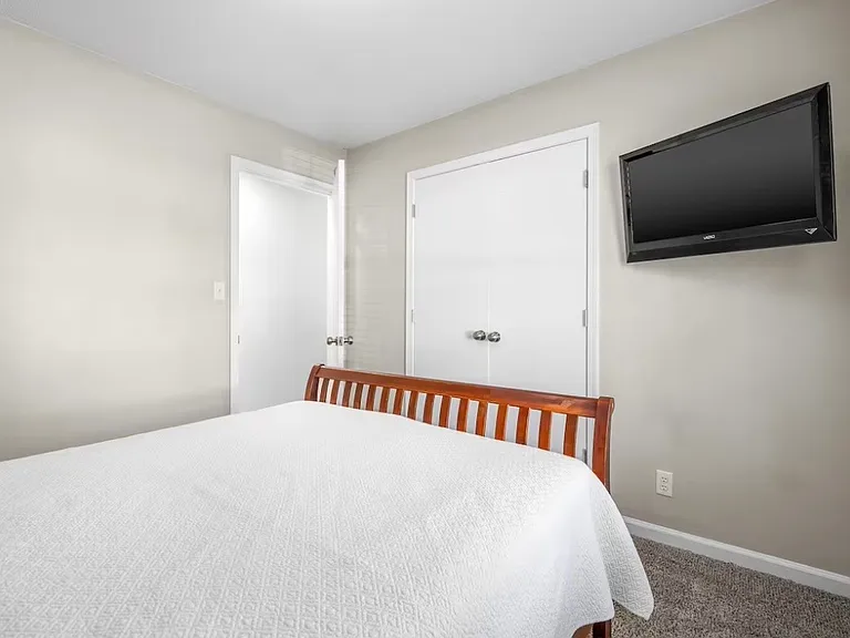 713 Princeton Cir — Photo 14