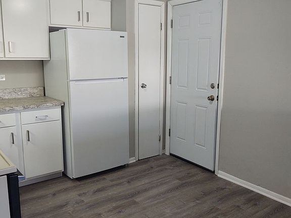 2nd image of 140 Orchard Ct APT 4