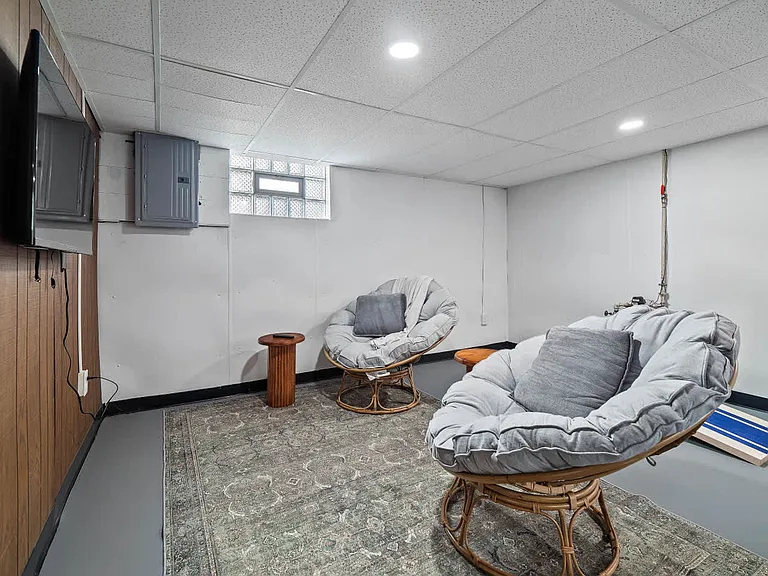 Building's Lounge