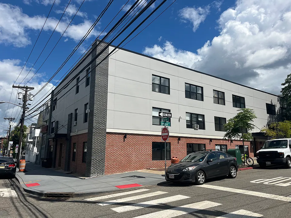 850 Westside Ave #11