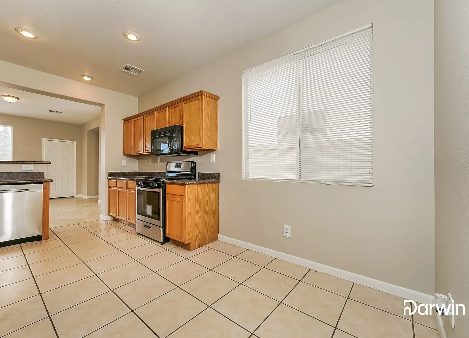 4 bed, 2.5 bath, 1998 sqft, $2,250 — Photo 3