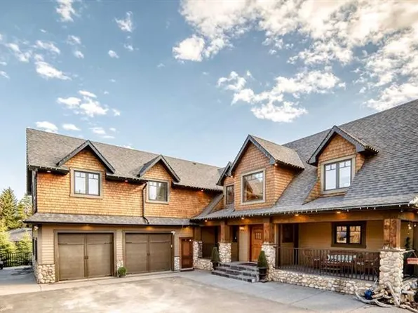 10909 NE Eamon Rd NW, Calgary, AB T3G 5H2
