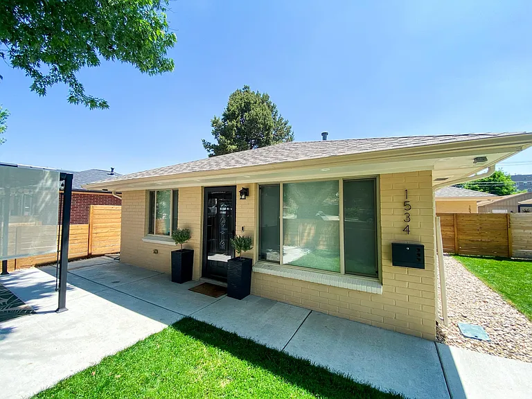 1534 Wolff St — Photo 1