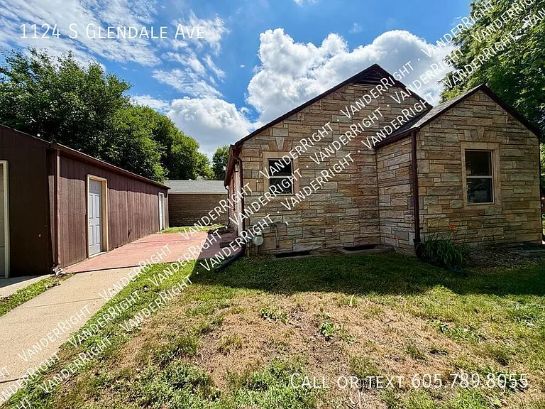 1124 S Glendale Ave — Photo 2