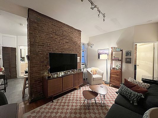 4th image of 338 E 92nd St APT 4