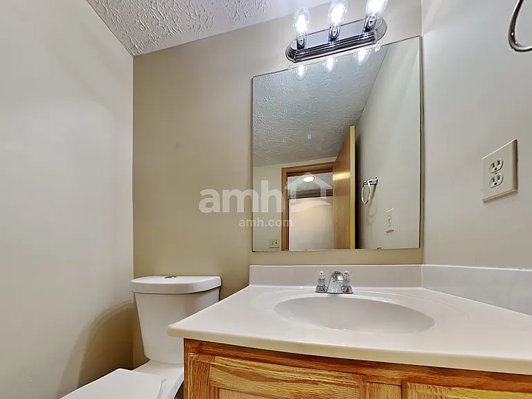 6870 Laburnum Dr — Photo 10