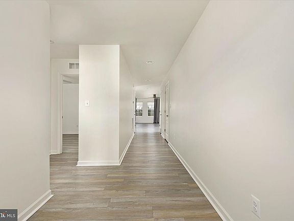 4th image of 250 Stager Ave