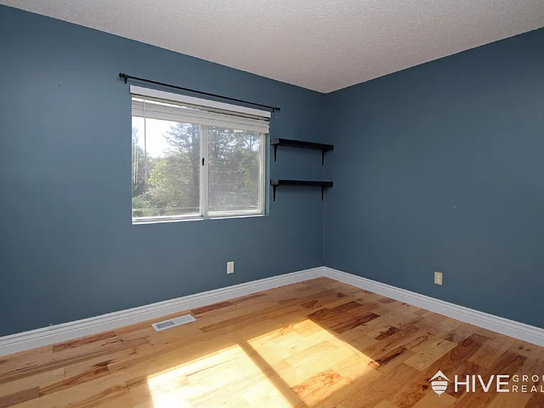 1041 Oak View Ct — Photo 16
