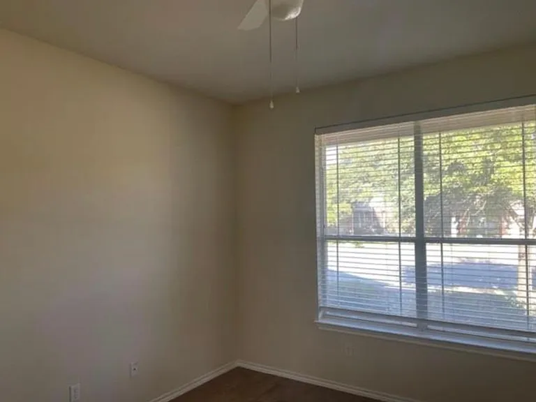 2105 Fall Creek Dr — Photo 10