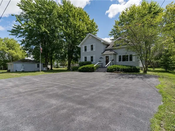 1042 E Joseph St, Cape Vincent, NY 13618