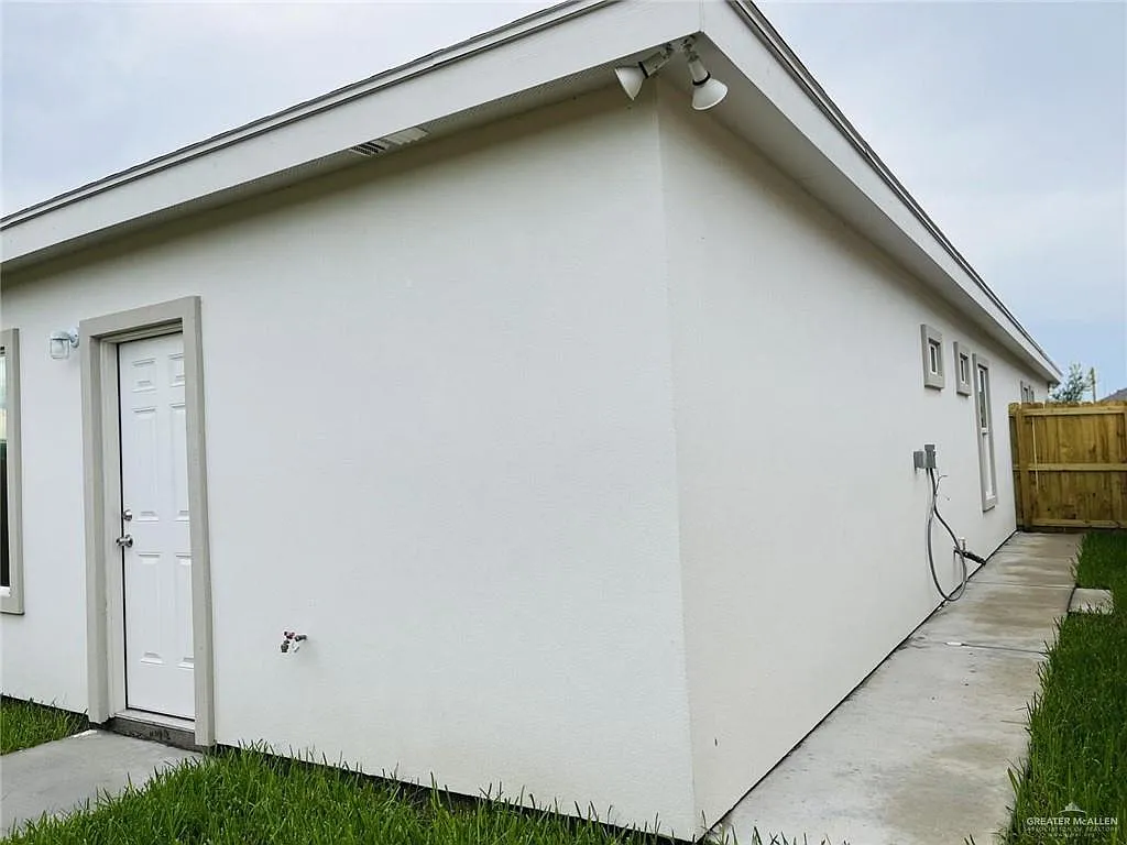 3 bed, 2.0 bath, 1050 sqft, $1,175 — Photo 4