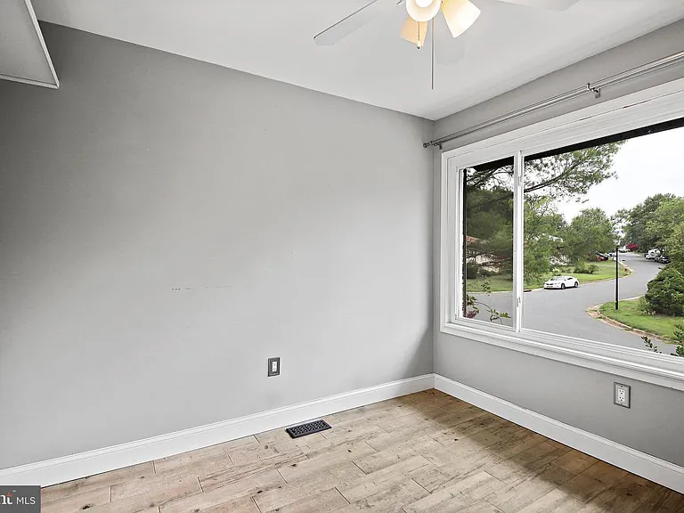 511 Avondale Dr — Photo 36
