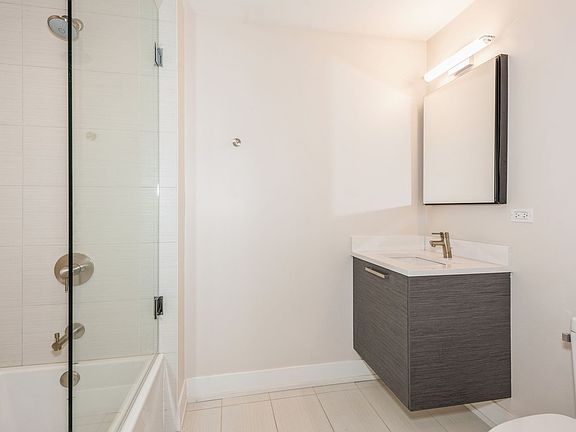 3rd image of 1018 N Larrabee St Unit 5N