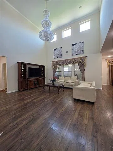 5 bed, 3.0 bath, 3168 sqft, $3,000 — Photo 3