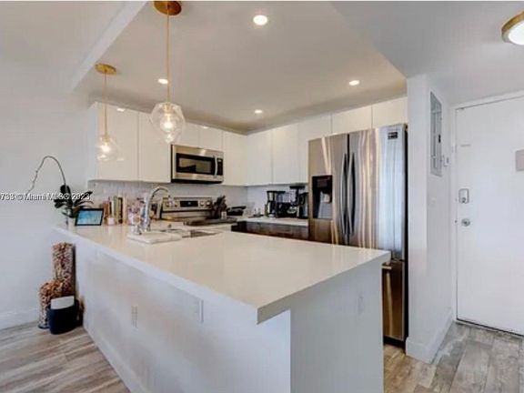 5th image of 401 Ocean Dr APT 502