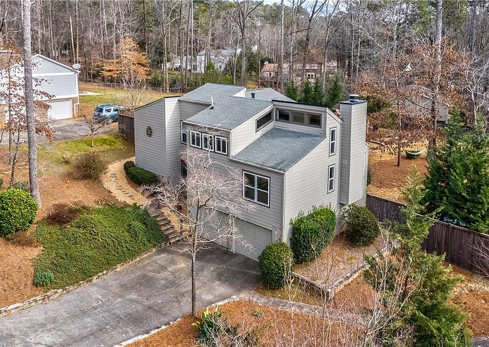 1st image of 2513 Kingsley Dr NE
