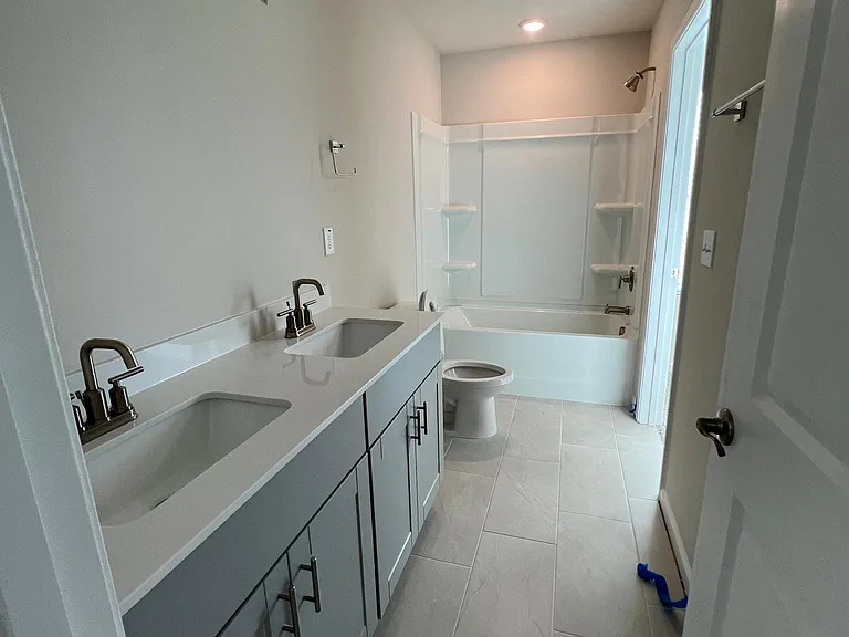 Full bath between Bedroom1 & Bedroom2 - 2nd floor