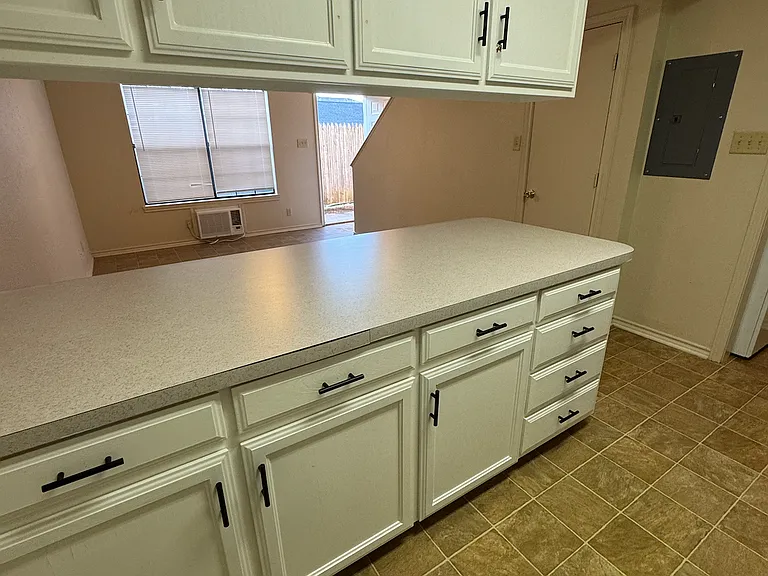927 W Chestnut St #B — Photo 17