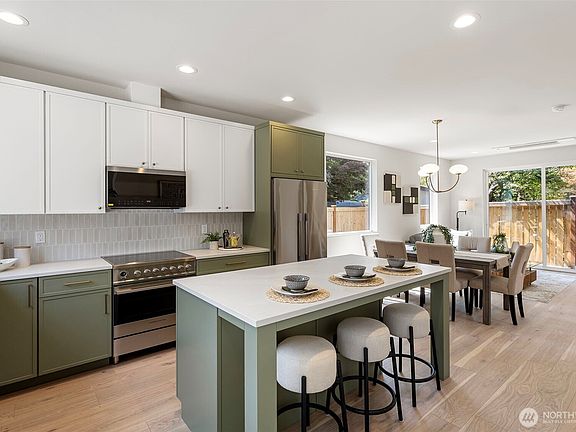 5th image of 8037 Wallingford Avenue N #C