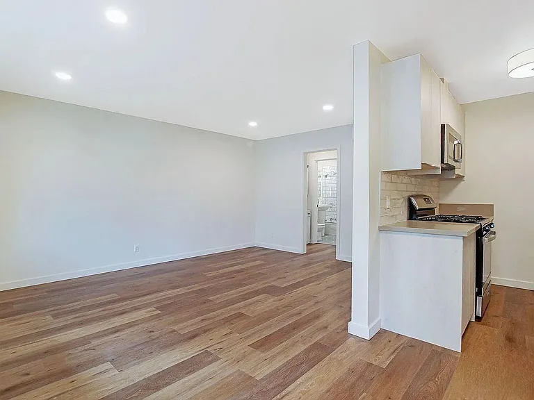 1155 N Madison Ave #11 — Photo 8
