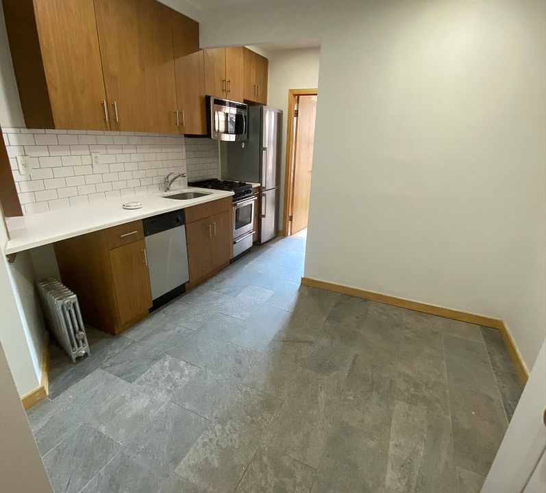 1st image of 33 Henry St #3C