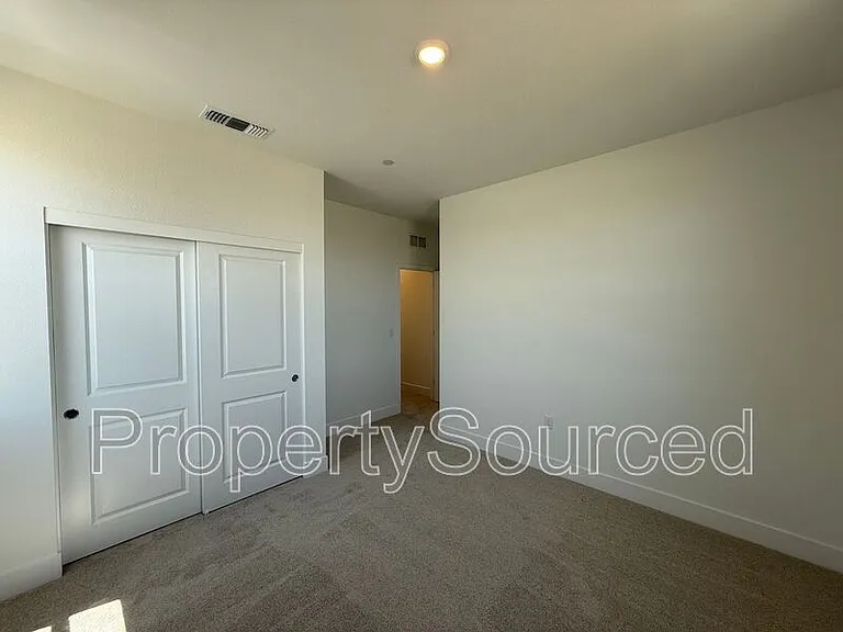1336 N Martorella Ave — Photo 63