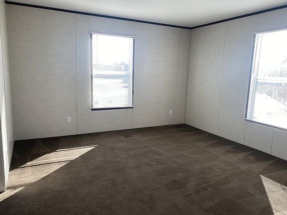 4th image of 3300 Killingsworth Ln #825