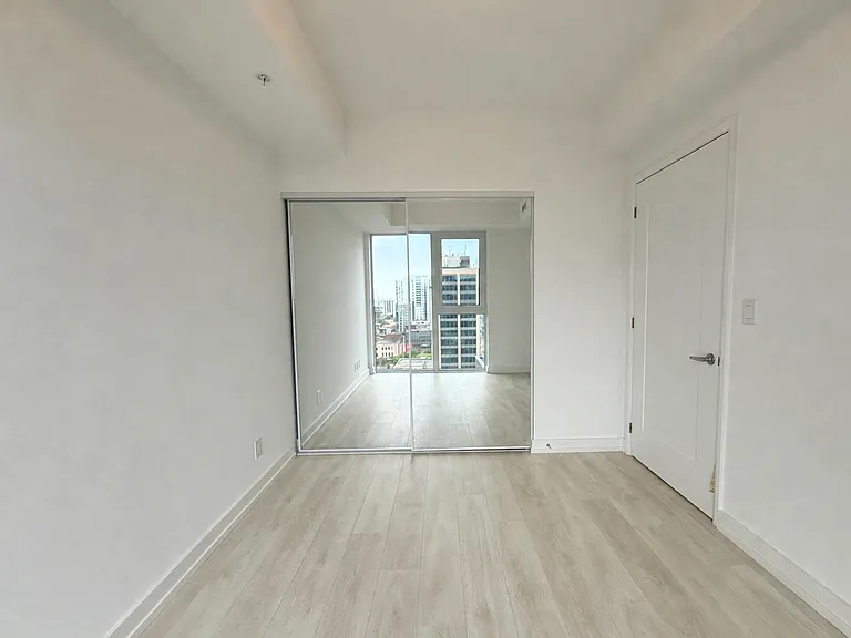 75 James St S #1403 — Photo 9