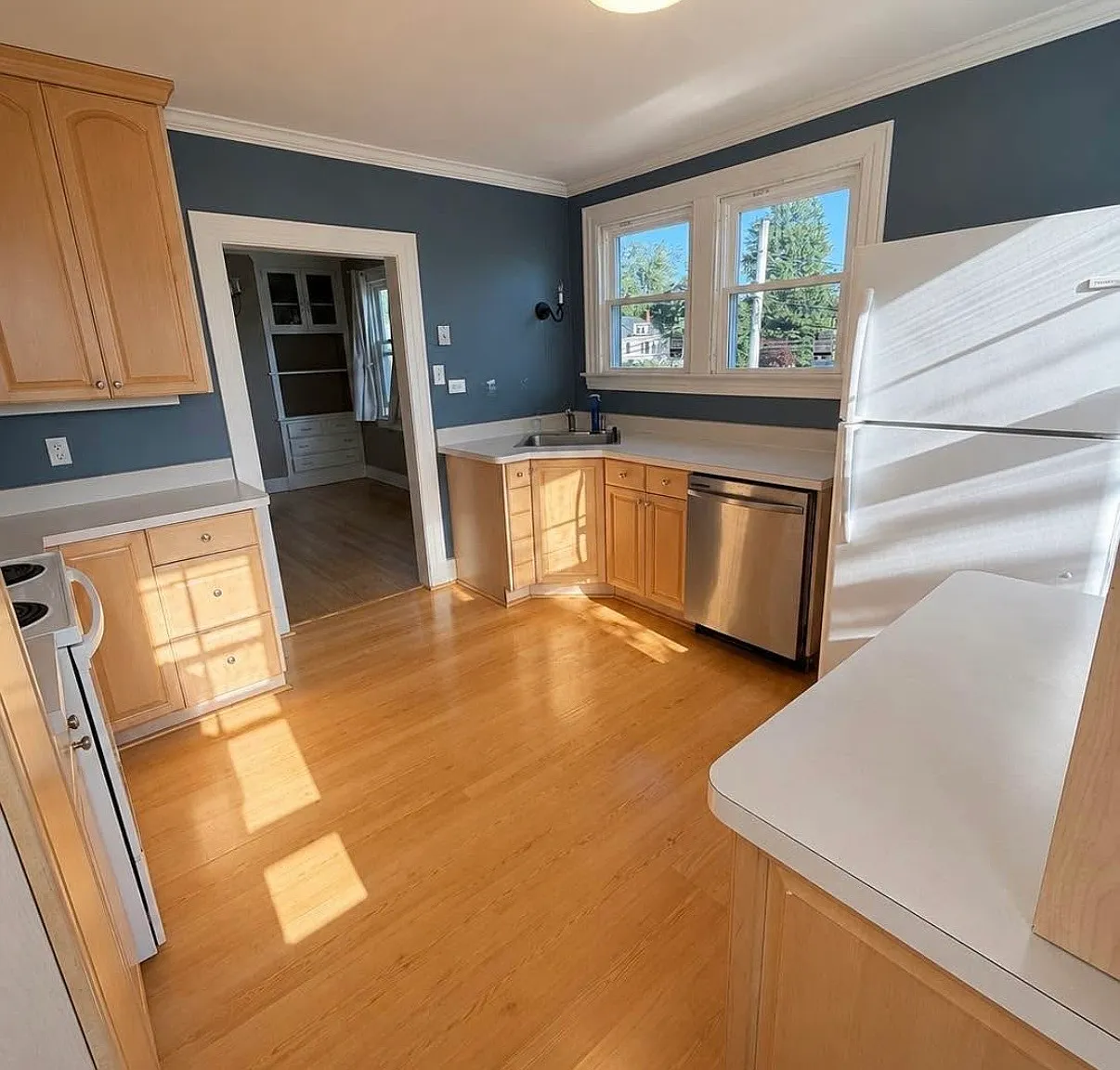 2 bed, 1.0 bath, 2700 sqft, $2,250 — Photo 3