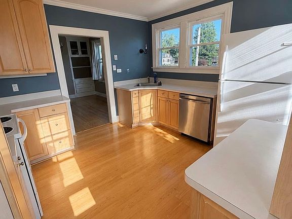 3rd image of 75 Lancaster Rd