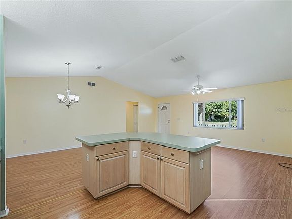 4th image of 9085 SE 136th Loop