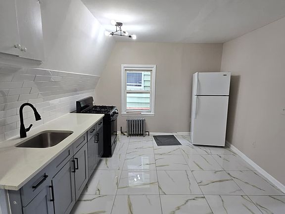2nd image of 357 Peshine Ave #3