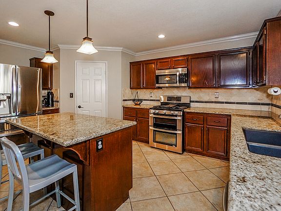 3rd image of 3611 Brentridge Dr