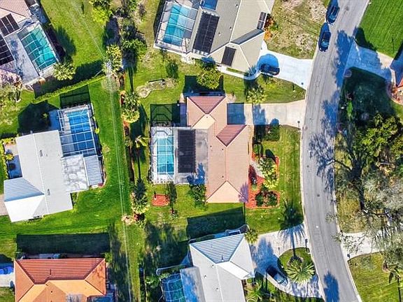 2nd image of 425 N Rossetti Dr