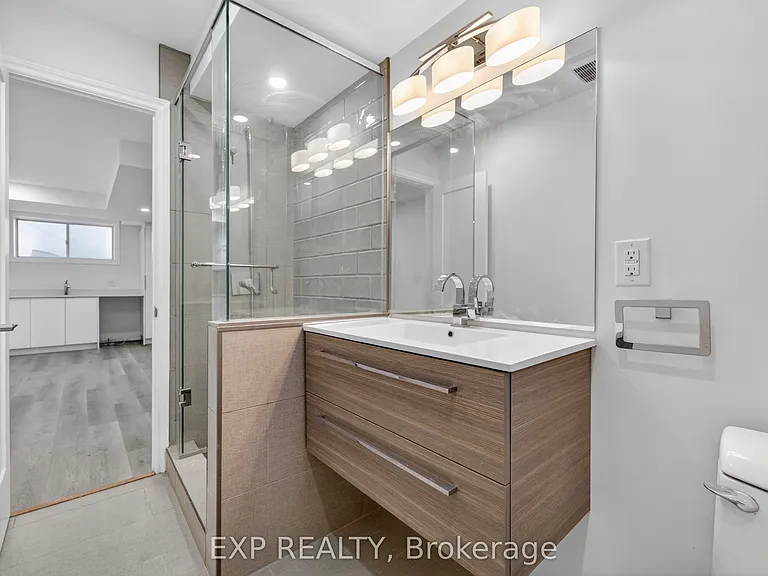 2580 Noella Cres #LOWER — Photo 21