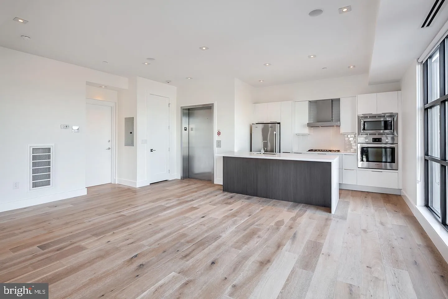 1 bed, 1.5 bath, $2,805 — Photo 2