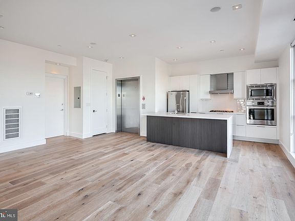 2nd image of 240 N 2nd St #4E