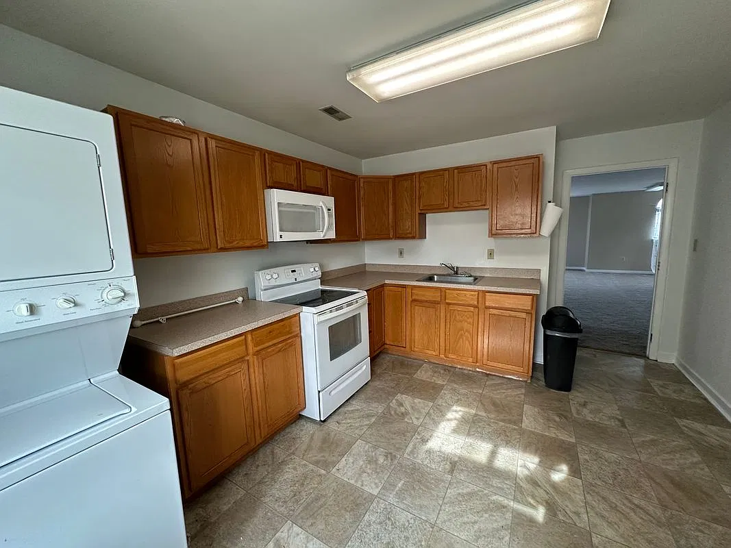 1 bed, 1.0 bath, 960 sqft, $1,650 — Photo 2
