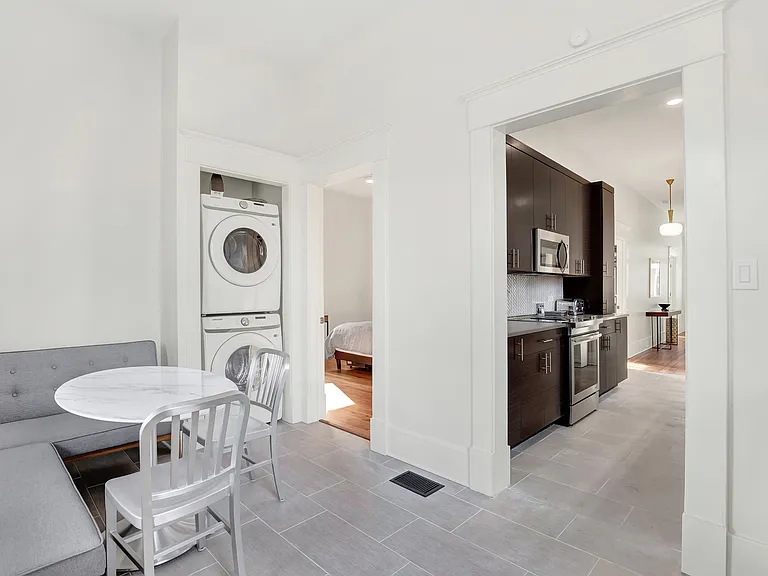 408 W 41st St #B — Photo 10