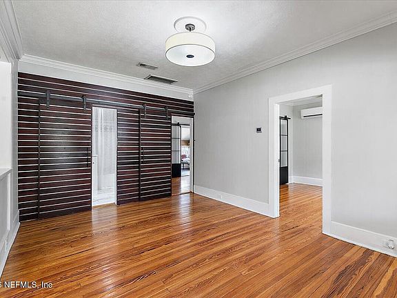 4th image of 1031 RIVIERA Street