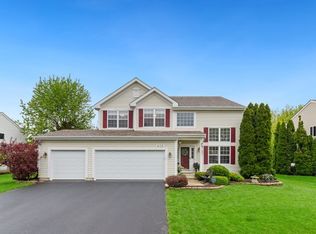 428 Gold Finch Cir, Lindenhurst, IL 60046