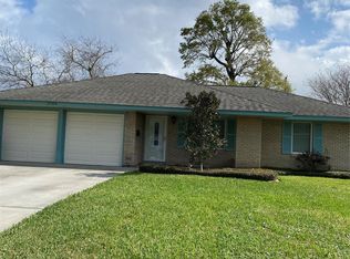 2709 Woodlawn St, Dickinson, TX 77539