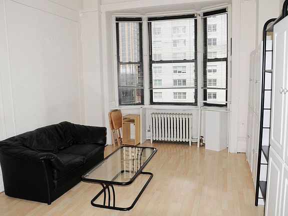 3rd image of 140 W 69th St APT 72C