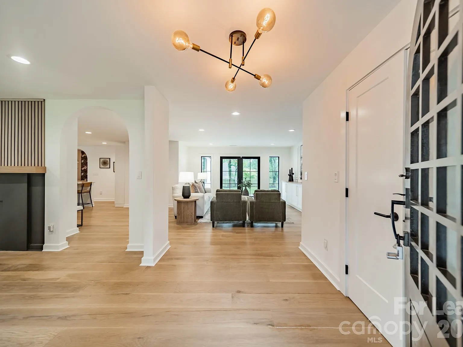 3 bed, 3.0 bath, 2458 sqft, $6,850 — Photo 4